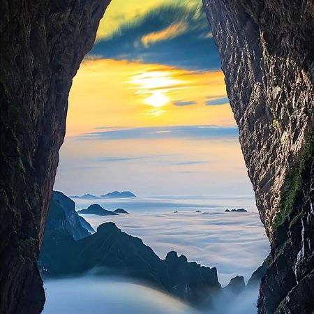 Patio Spring Holiday Inn -- Free Round Trip Pick-Up Service --Panoramic View Of Tianmen Mount Чжанцзяцзе Экстерьер фото