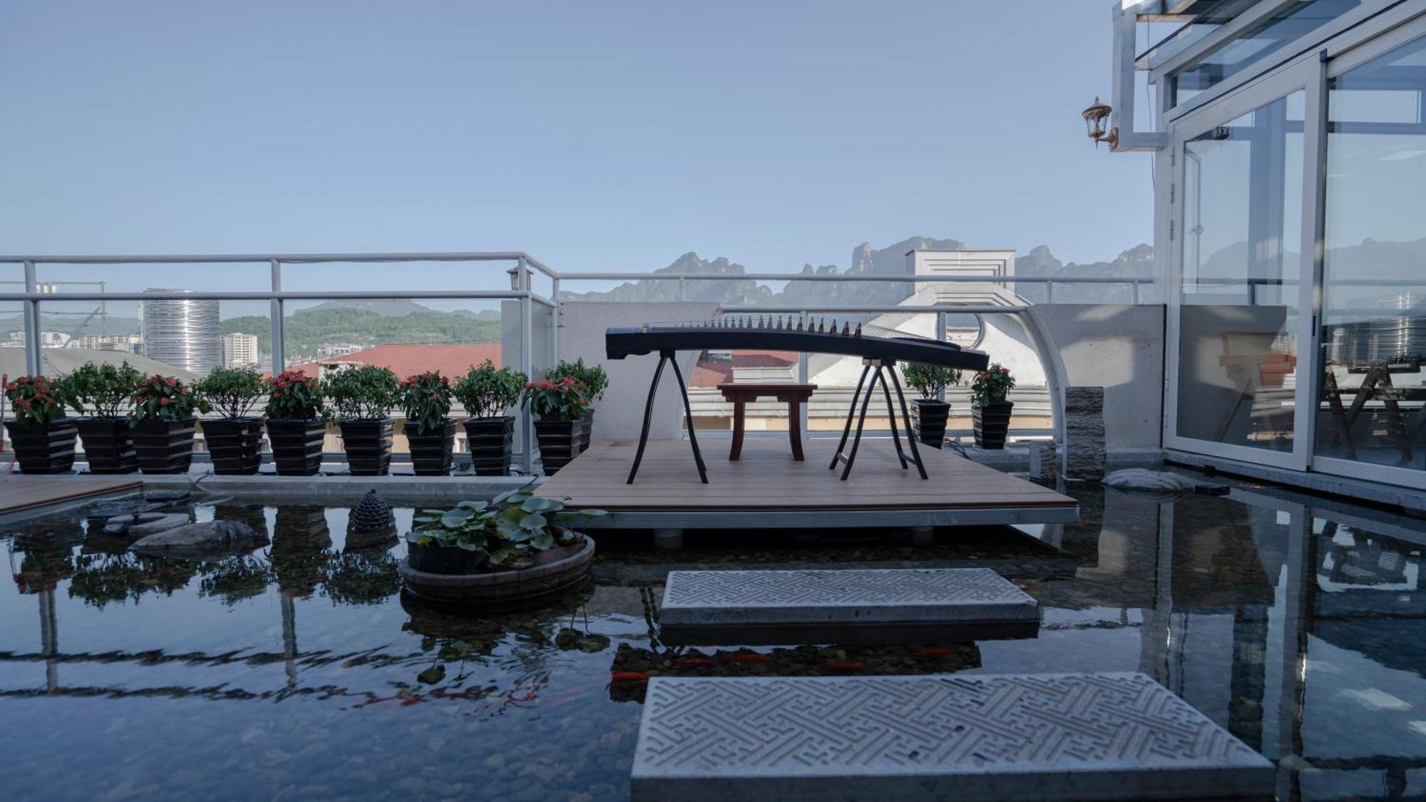 Patio Spring Holiday Inn -- Free Round Trip Pick-Up Service --Panoramic View Of Tianmen Mount Чжанцзяцзе Экстерьер фото
