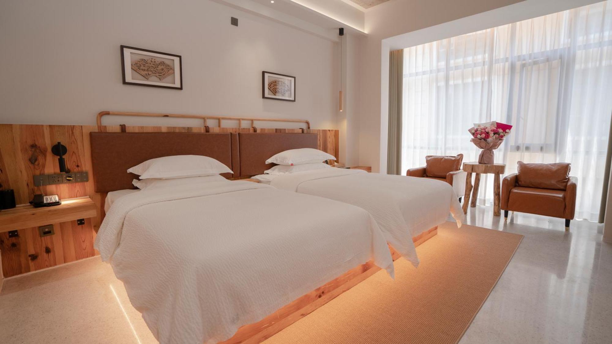 Patio Spring Holiday Inn -- Free Round Trip Pick-Up Service --Panoramic View Of Tianmen Mount Чжанцзяцзе Экстерьер фото