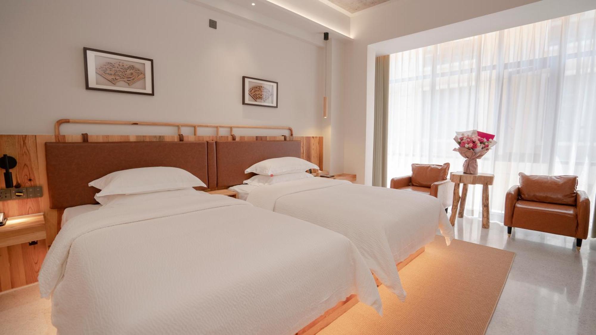 Patio Spring Holiday Inn -- Free Round Trip Pick-Up Service --Panoramic View Of Tianmen Mount Чжанцзяцзе Экстерьер фото