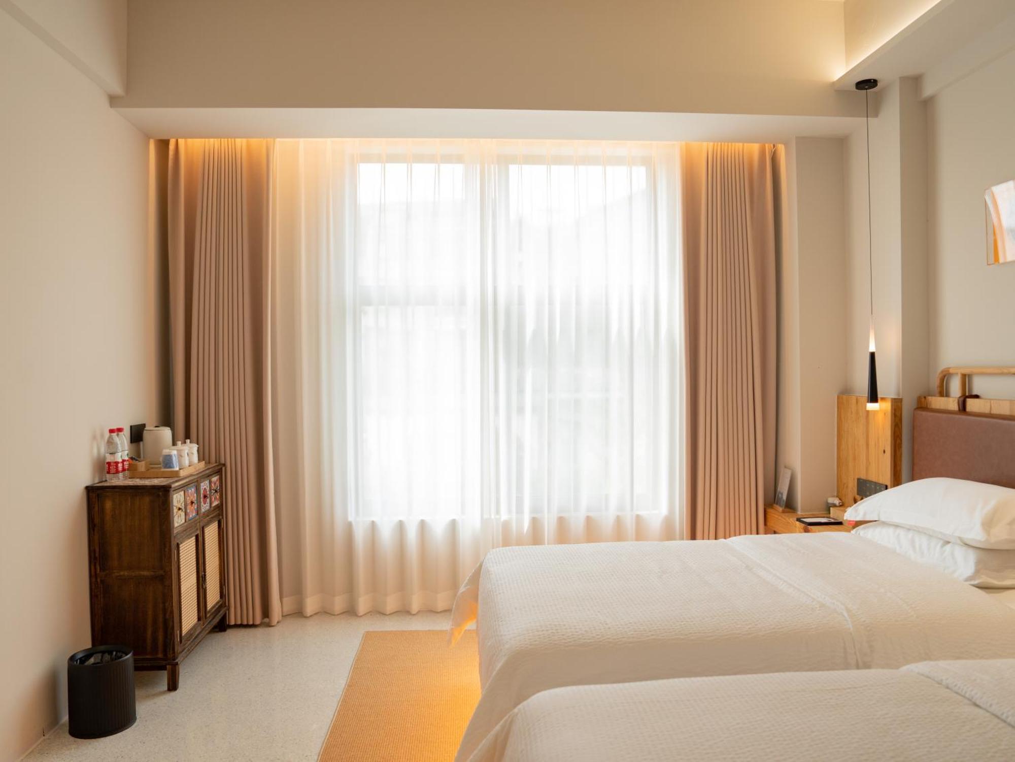 Patio Spring Holiday Inn -- Free Round Trip Pick-Up Service --Panoramic View Of Tianmen Mount Чжанцзяцзе Экстерьер фото