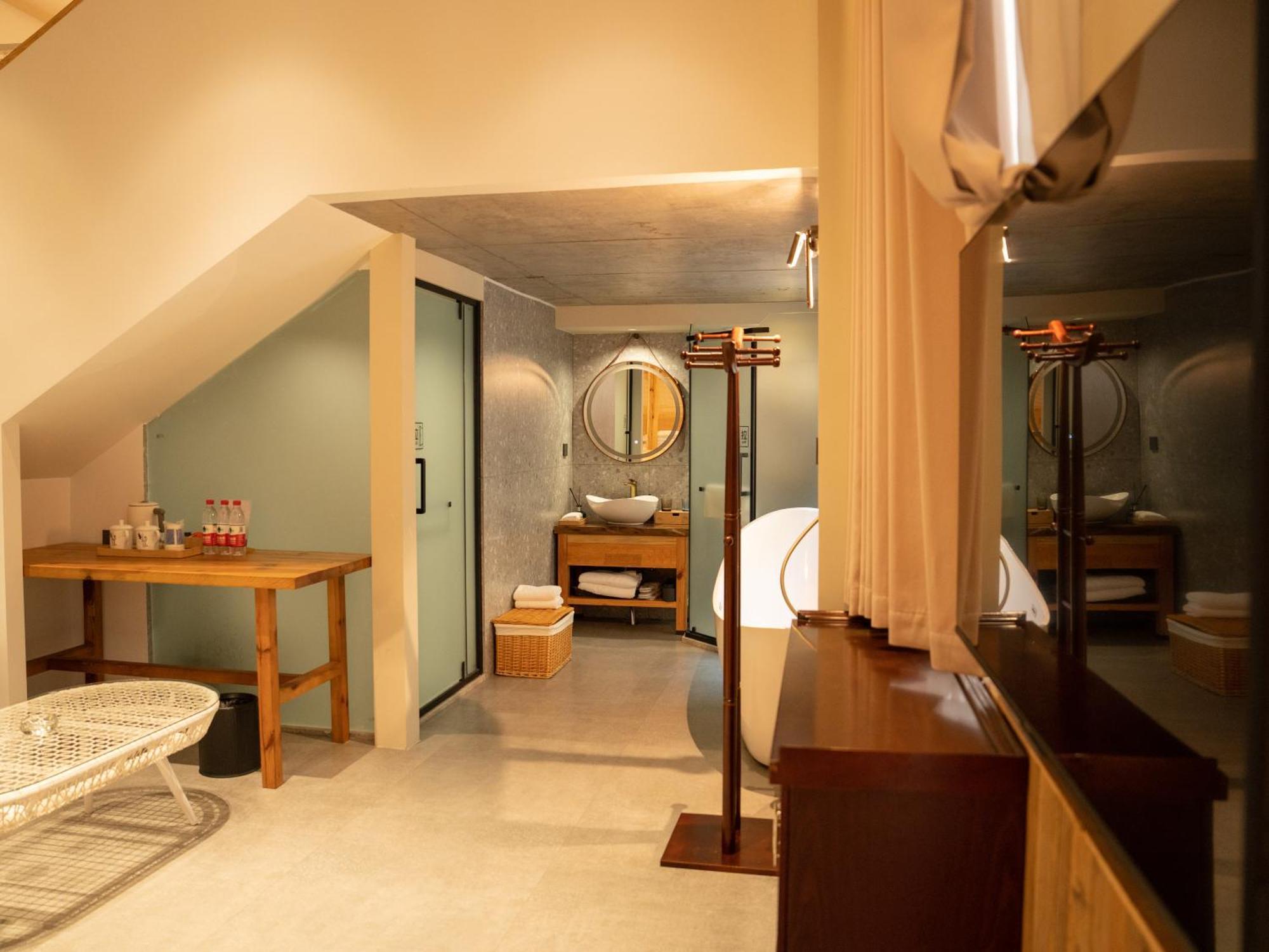 Patio Spring Holiday Inn -- Free Round Trip Pick-Up Service --Panoramic View Of Tianmen Mount Чжанцзяцзе Экстерьер фото