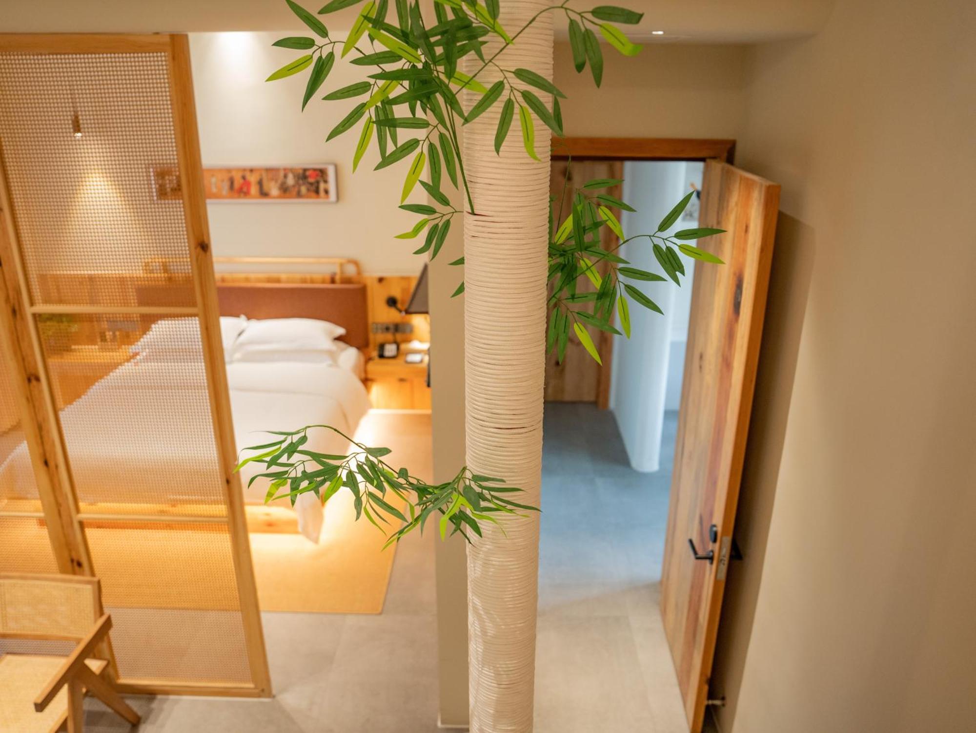 Patio Spring Holiday Inn -- Free Round Trip Pick-Up Service --Panoramic View Of Tianmen Mount Чжанцзяцзе Экстерьер фото