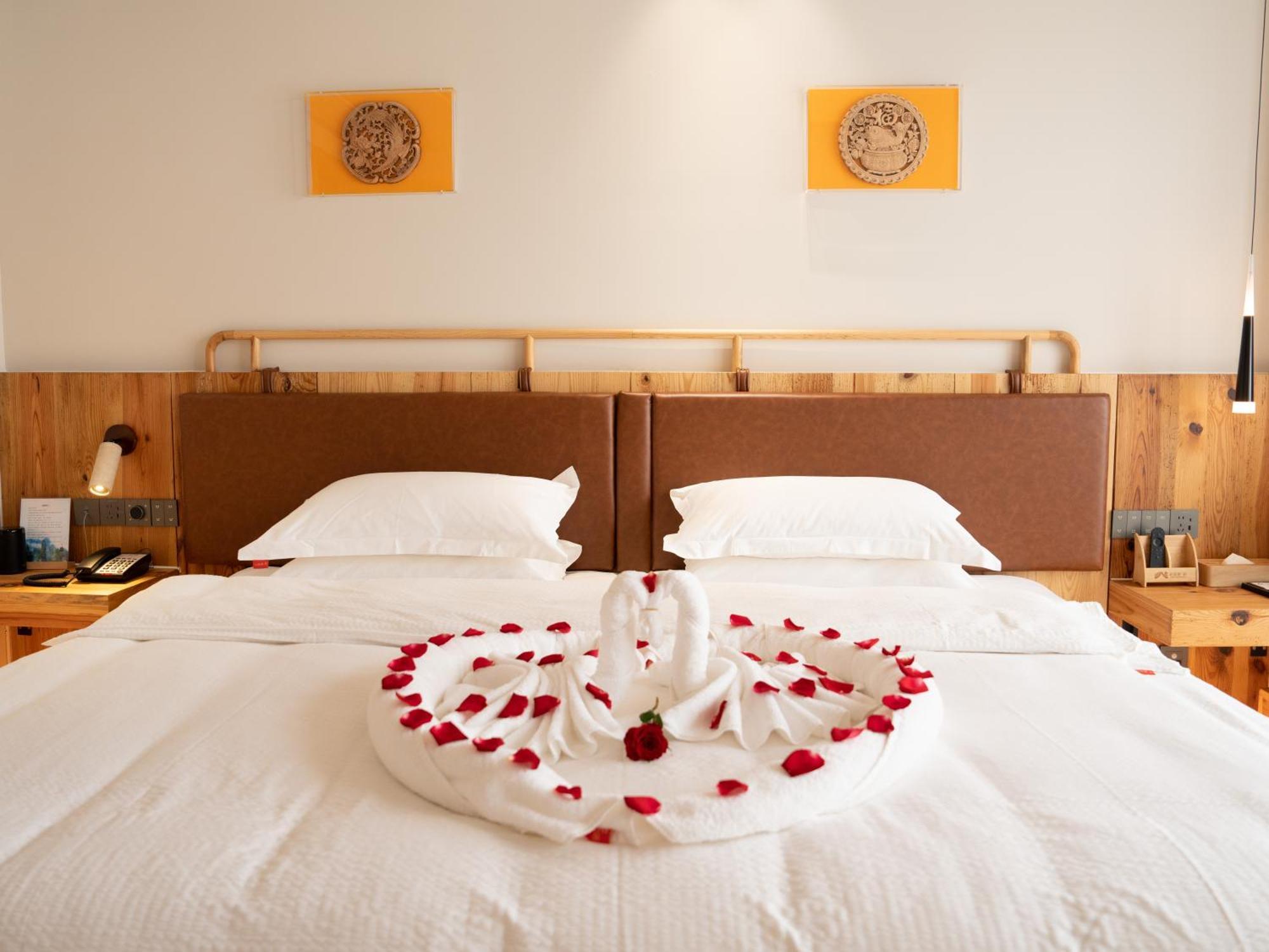 Patio Spring Holiday Inn -- Free Round Trip Pick-Up Service --Panoramic View Of Tianmen Mount Чжанцзяцзе Экстерьер фото