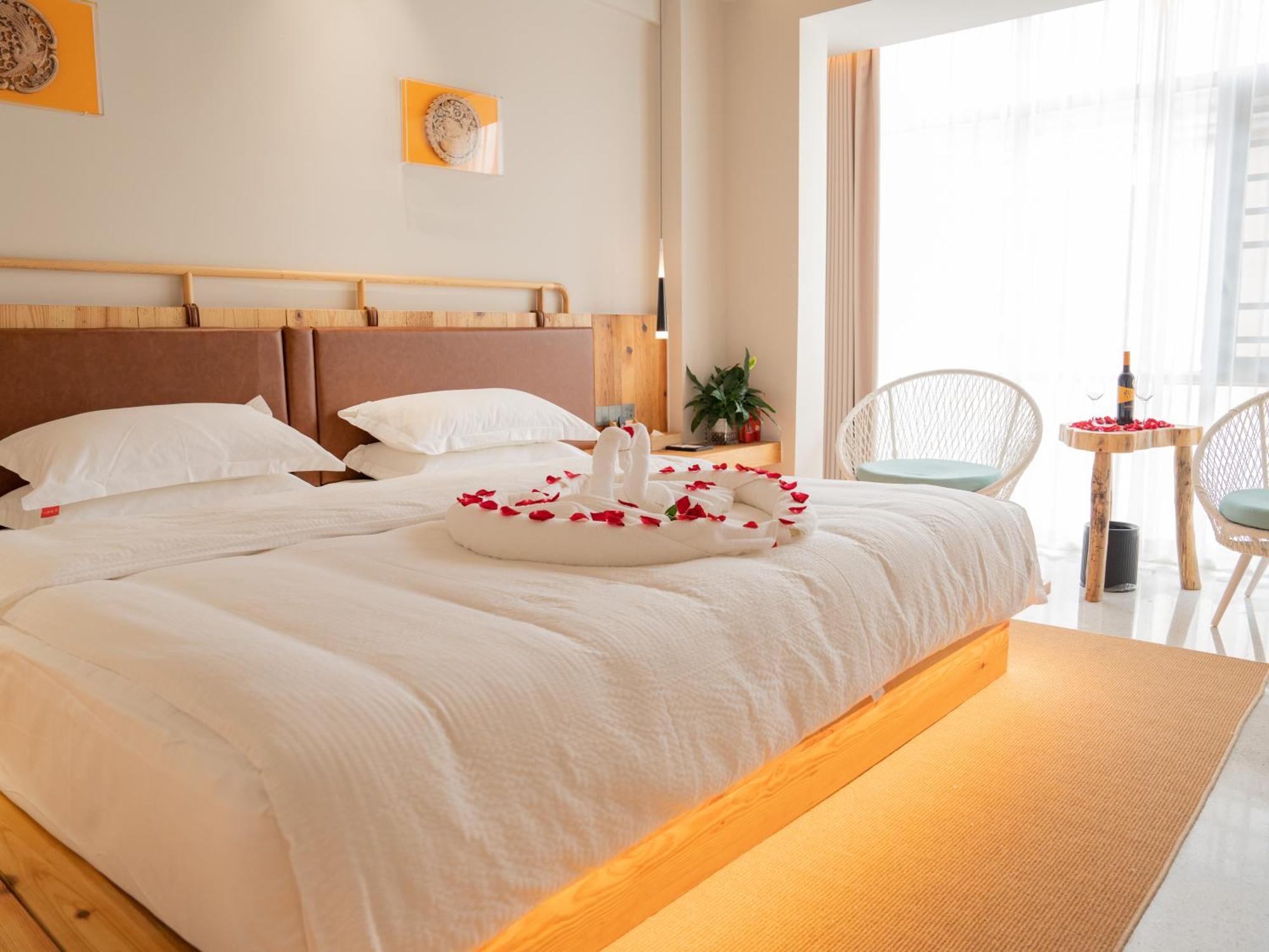 Patio Spring Holiday Inn -- Free Round Trip Pick-Up Service --Panoramic View Of Tianmen Mount Чжанцзяцзе Экстерьер фото