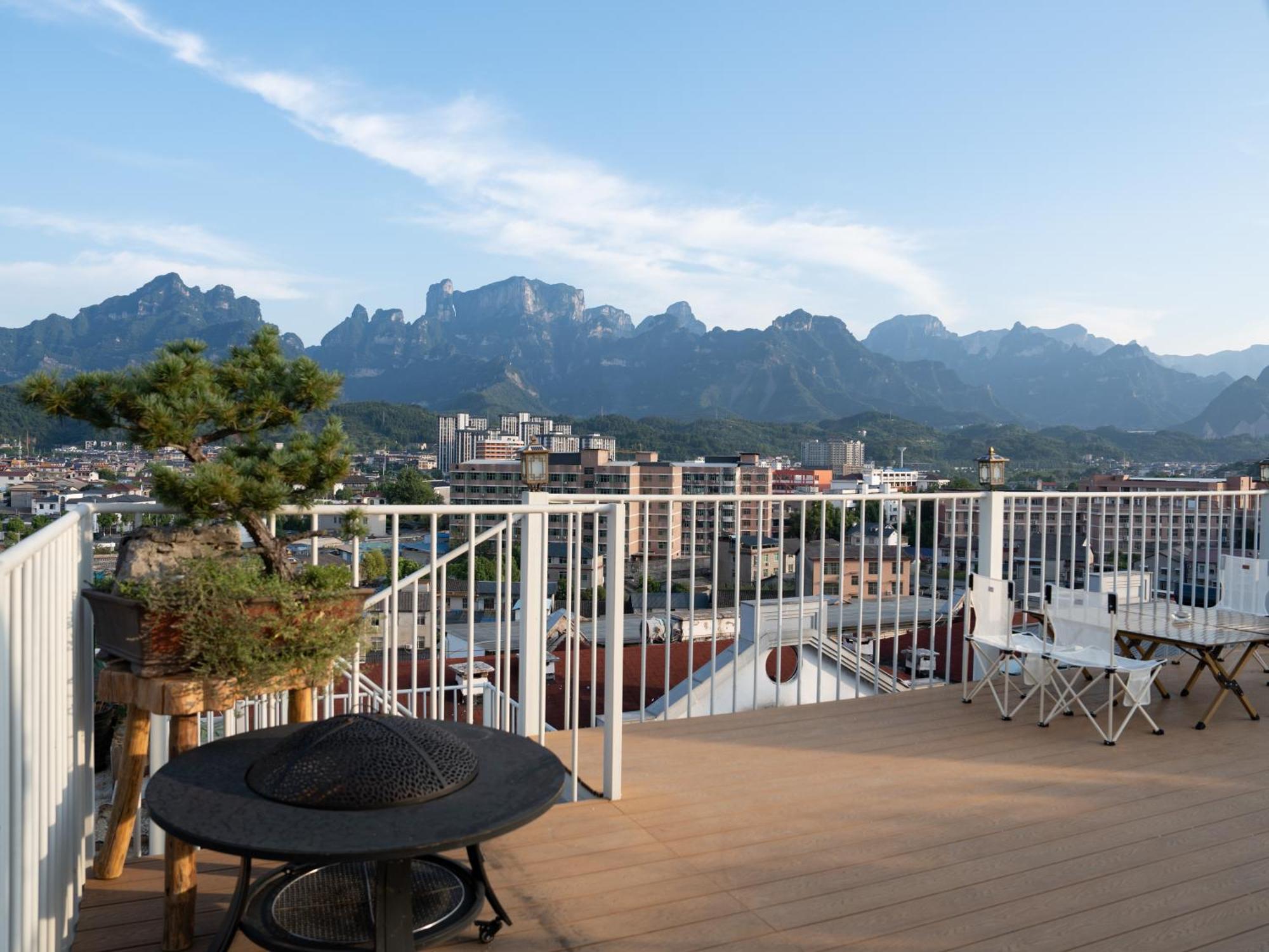 Patio Spring Holiday Inn -- Free Round Trip Pick-Up Service --Panoramic View Of Tianmen Mount Чжанцзяцзе Экстерьер фото